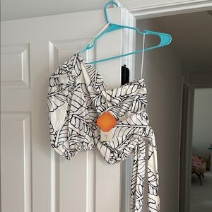 Chic Black and White Leaf Print Blouse